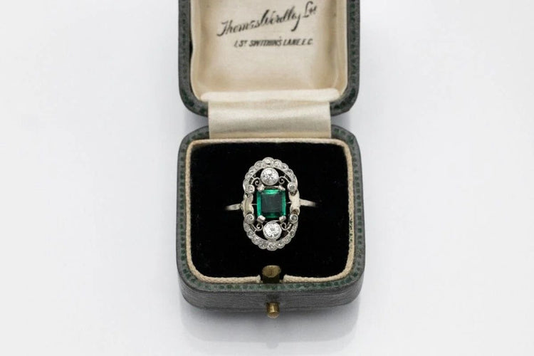 Bague 58 Bague Art déco en or blanc 18 carats avec diamants et émeraude 58 Facettes 10969