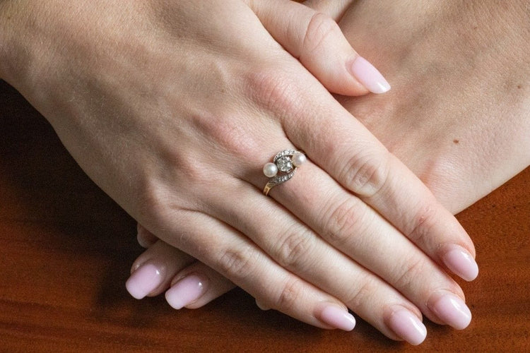 Bague 57 Bague vintage en or jaune et platine, diamants et perles 58 Facettes 11575