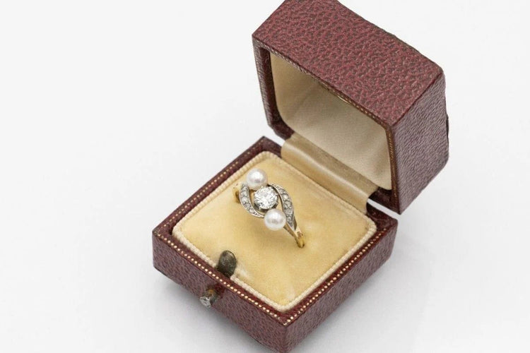 Bague 57 Bague vintage en or jaune et platine, diamants et perles 58 Facettes 11575