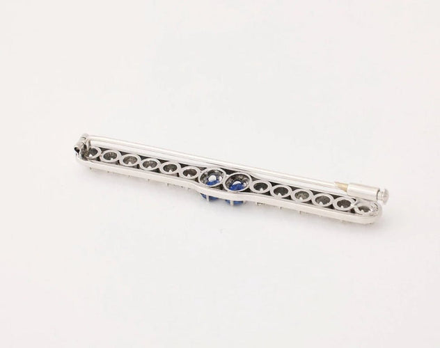 Broche Broche saphirs et diamants en or blanc 18 carats 58 Facettes