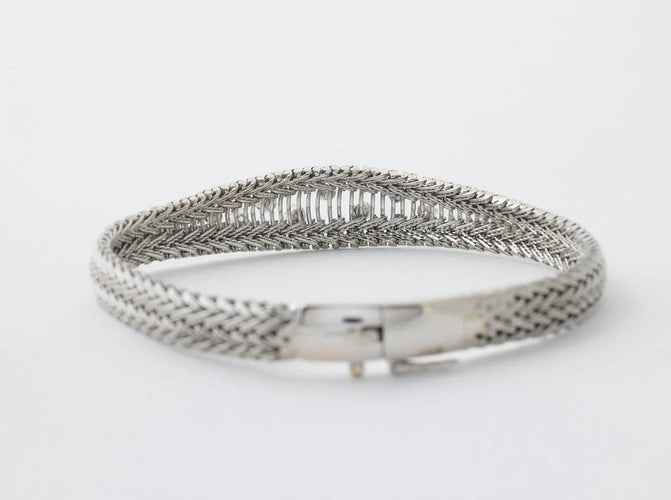 Bracelet Bracelet en or blanc 18 carats avec saphirs et diamants 58 Facettes