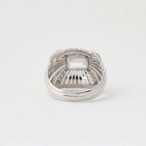Bague 55 Bague en platine 950 sertie d’un diamant taille émeraude 1,52 ct 58 Facettes