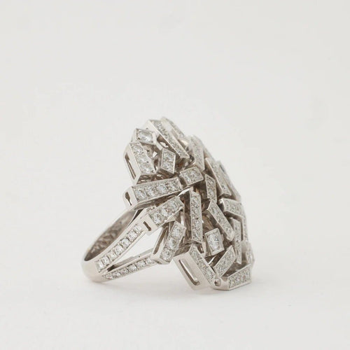 Bague 55 Bague cocktail en or blanc pavée de diamants 58 Facettes