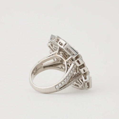 Bague 55 Bague cocktail en or blanc pavée de diamants 58 Facettes
