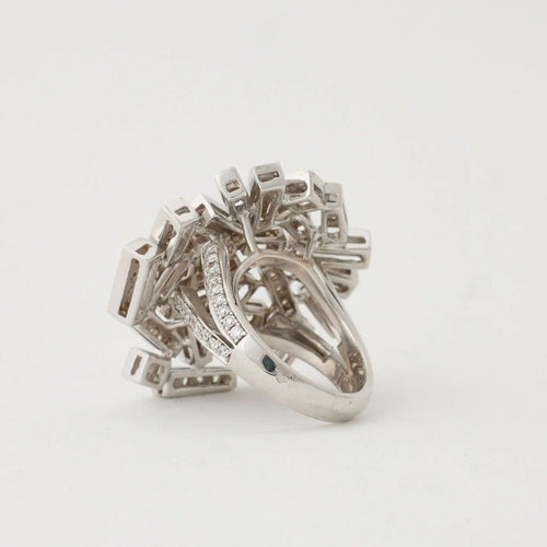 Bague 55 Bague cocktail en or blanc pavée de diamants 58 Facettes