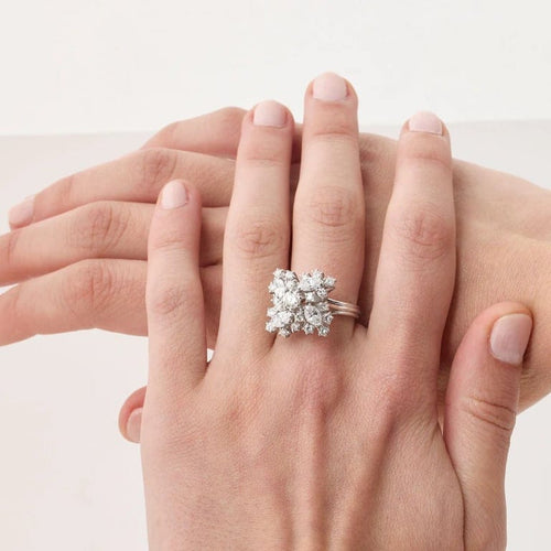 Bague 54 Bague en or blanc 750 avec diamants navettes et brillants 58 Facettes