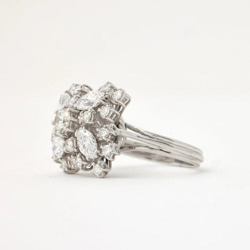 Bague 54 Bague en or blanc 750 avec diamants navettes et brillants 58 Facettes