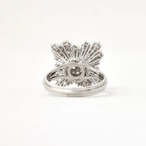 Bague 54 Bague en or blanc 750 avec diamants navettes et brillants 58 Facettes
