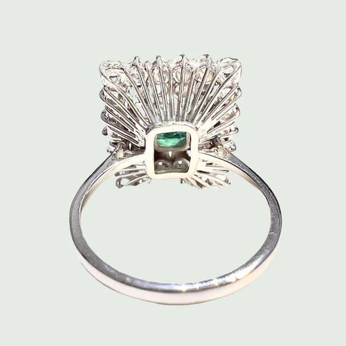 Bague Bague design contemporain en or 18 ct avec diamants et émeraude 58 Facettes 685/A (it)