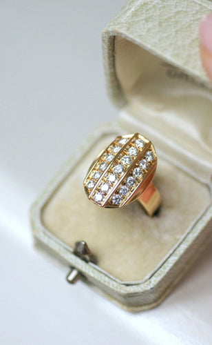 Bague 54 Bague ovale en or jaune 18 kt et diamants 58 Facettes