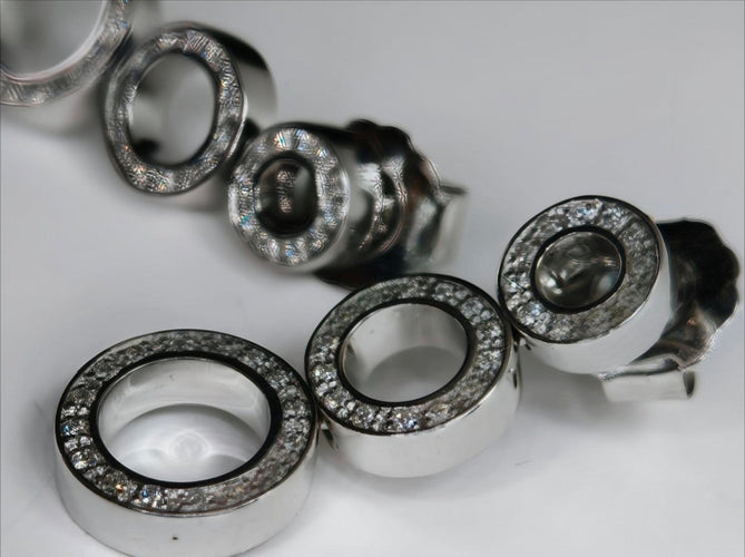 Boucles d'oreilles Boucles d'oreilles contemporaines en or 18 ct avec diamants 58 Facettes Q273B(100)