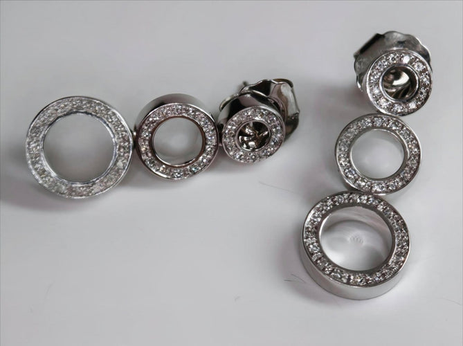Boucles d'oreilles Boucles d'oreilles contemporaines en or 18 ct avec diamants 58 Facettes Q273B(100)
