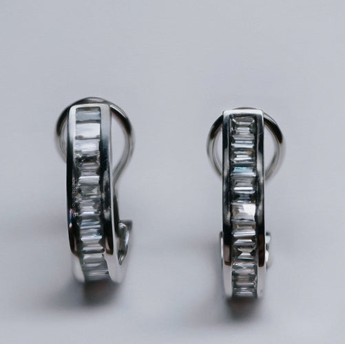 Boucles d'oreilles Boucles d'oreilles - Design contemporain du XXe siècle en or 18 ct et diamants 58 Facettes Q265B(100)