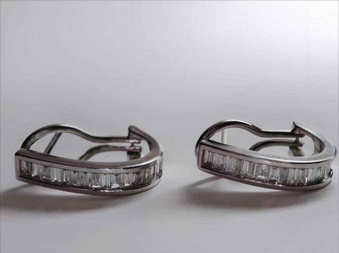 Boucles d'oreilles Boucles d'oreilles - Design contemporain du XXe siècle en or 18 ct et diamants 58 Facettes Q265B(100)