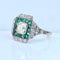 Bague 56 Bague Art déco coussin en platine, diamants et émeraudes 58 Facettes AB674