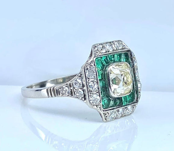 Bague 56 Bague Art déco coussin en platine, diamants et émeraudes 58 Facettes AB674