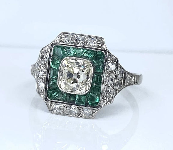 Bague 56 Bague Art déco coussin en platine, diamants et émeraudes 58 Facettes AB674