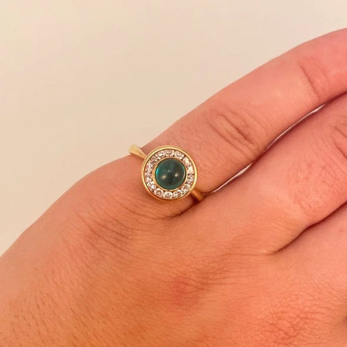 Bague 52 Bague marguerite émeraude cabochon et diamants en or jaune 18 ct 58 Facettes 1