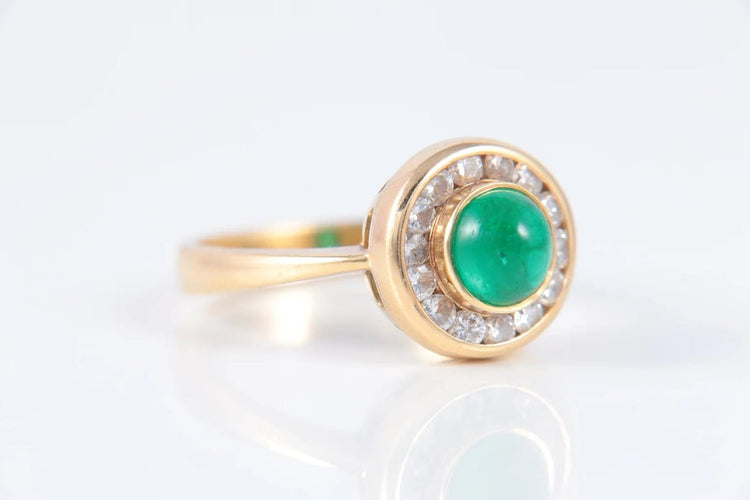 Bague 52 Bague marguerite émeraude cabochon et diamants en or jaune 18 ct 58 Facettes 1