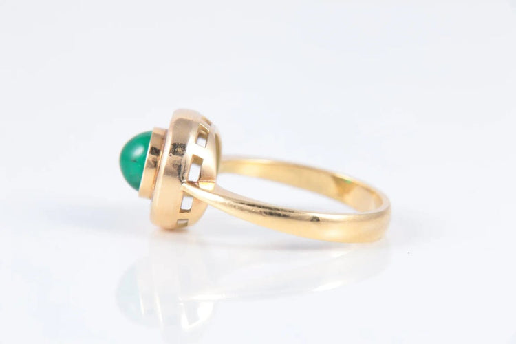Bague 52 Bague marguerite émeraude cabochon et diamants en or jaune 18 ct 58 Facettes 1