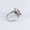 Bague 57 Bague style Art déco en or blanc 18 ct, diamants et saphirs 58 Facettes AB140