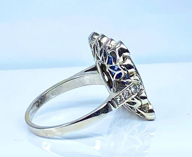 Bague 53 Bague en or blanc 18 carats avec saphir de Ceylan et diamants 58 Facettes AB410