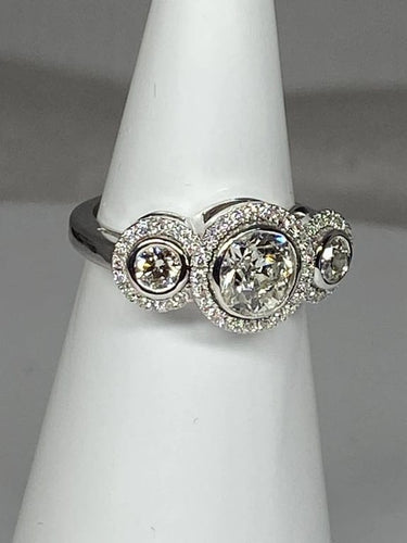 Bague 52 Bague trilogie - Bague de fiançailles en or 18 ct et diamants 58 Facettes AB48