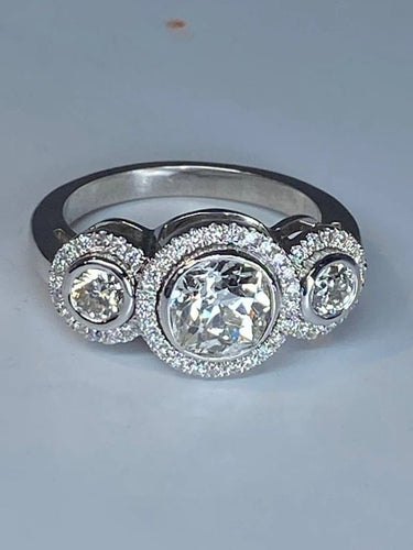 Bague 52 Bague trilogie - Bague de fiançailles en or 18 ct et diamants 58 Facettes AB48