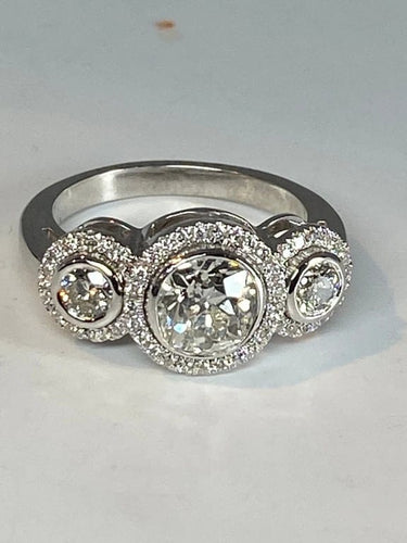 Bague 52 Bague trilogie - Bague de fiançailles en or 18 ct et diamants 58 Facettes AB48