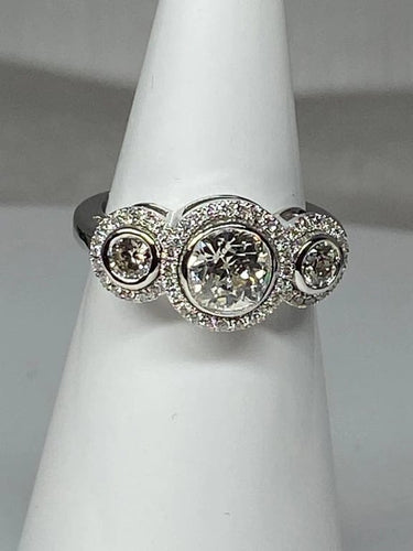 Bague 52 Bague trilogie - Bague de fiançailles en or 18 ct et diamants 58 Facettes AB48