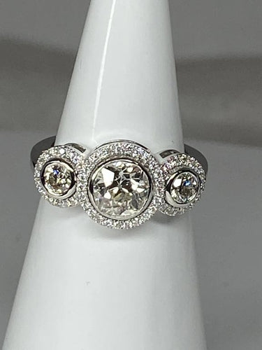 Bague 52 Bague trilogie - Bague de fiançailles en or 18 ct et diamants 58 Facettes AB48
