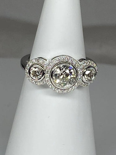 Bague 52 Bague trilogie - Bague de fiançailles en or 18 ct et diamants 58 Facettes AB48
