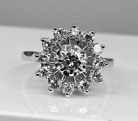 Bague 52 Bague marguerite en or 18 carats et diamants 58 Facettes AB161