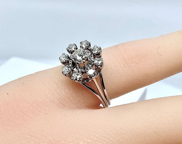 Bague 47 Bague marguerite en or blanc 18 carats et diamants 58 Facettes AB158