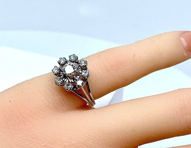 Bague 47 Bague marguerite en or blanc 18 carats et diamants 58 Facettes AB158