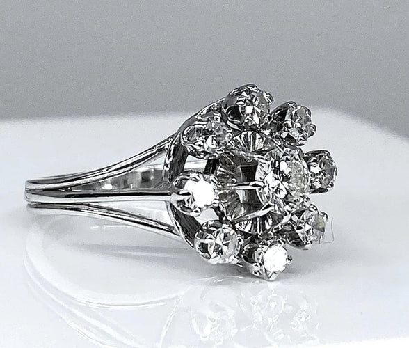 Bague 47 Bague marguerite en or blanc 18 carats et diamants 58 Facettes AB158