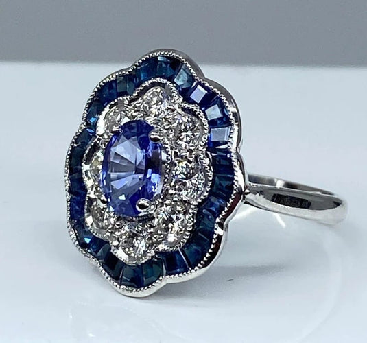 Bague 51 Bague marguerite en or blanc 18 carats, saphirs et diamants 58 Facettes AB214