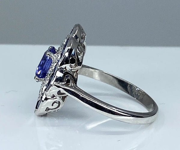Bague 51 Bague marguerite en or blanc 18 carats, saphirs et diamants 58 Facettes AB214
