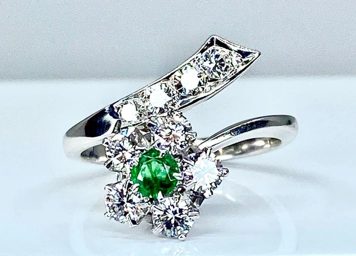 Bague 48 Bague fleur en or blanc 18 carats avec émeraude et diamants 58 Facettes AB294