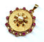 Pendentif Pendentif porte-photo en or 18 carats, perle et pierres rouges 58 Facettes AB307