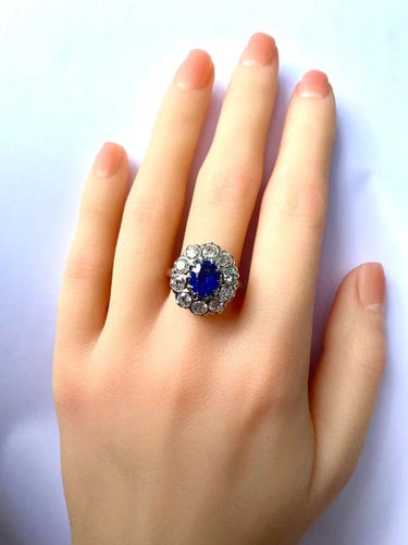 Bague 57 Bague marguerite en or blanc 18 carats et platine, saphir et diamants 58 Facettes AB347