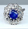 Bague 57 Bague marguerite en or blanc 18 carats et platine, saphir et diamants 58 Facettes AB347