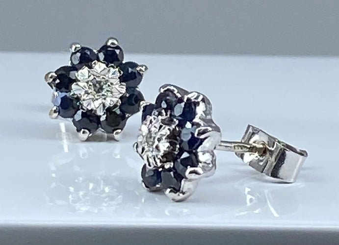 Boucles d'oreilles Boucles d’oreilles en or blanc 18 carats saphirs et diamants 58 Facettes AB363