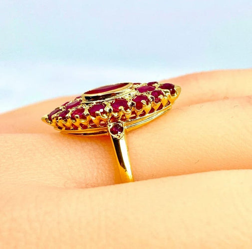 Bague 58 Bague marquise en or jaune 18 carats pavée de rubis 58 Facettes AB395