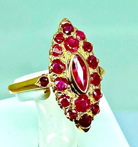 Bague 58 Bague marquise en or jaune 18 carats pavée de rubis 58 Facettes AB395