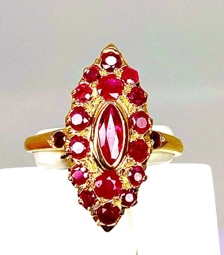 Bague 58 Bague marquise en or jaune 18 carats pavée de rubis 58 Facettes AB395