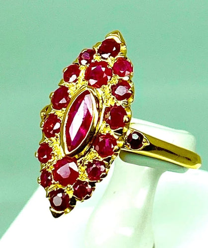 Bague 58 Bague marquise en or jaune 18 carats pavée de rubis 58 Facettes AB395