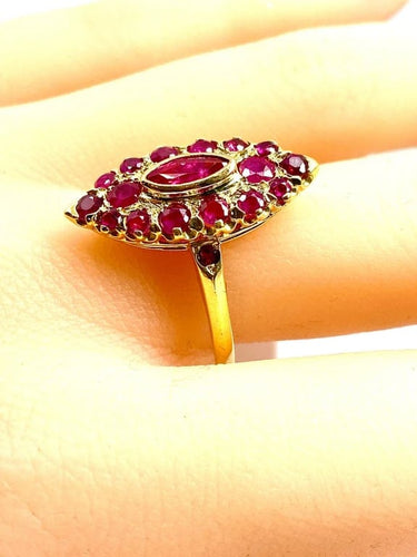 Bague 58 Bague marquise en or jaune 18 carats pavée de rubis 58 Facettes AB395