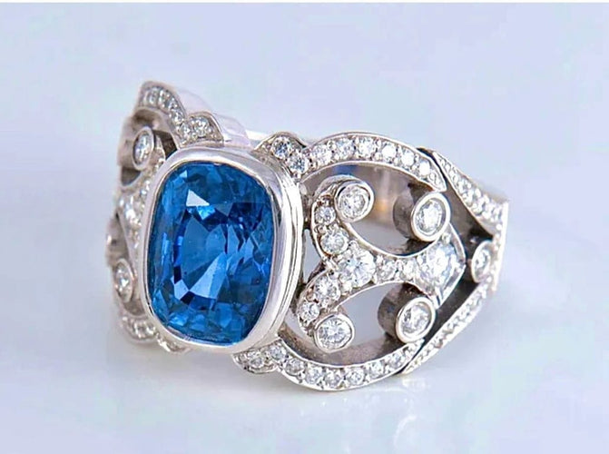Bague 53 Bague en or blanc 18 carats avec saphir de Ceylan et diamants 58 Facettes AB 407