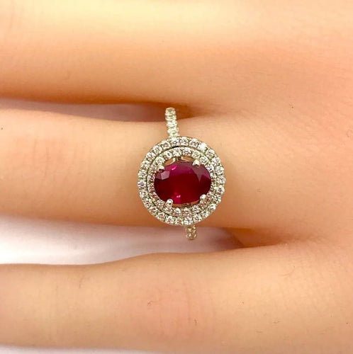 Bague 50 Bague en or blanc 18 carats avec rubis birman et diamants 58 Facettes AB423